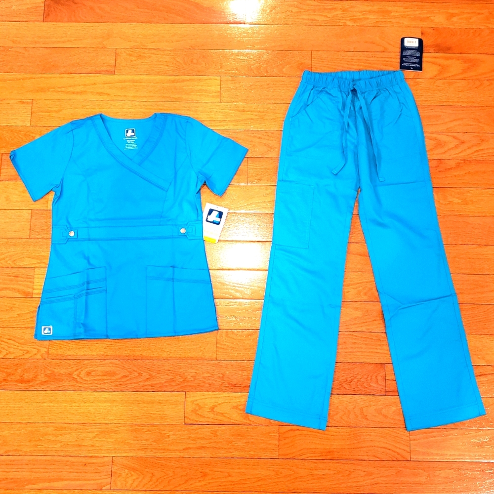 Adar: Nurses Scrub Set.